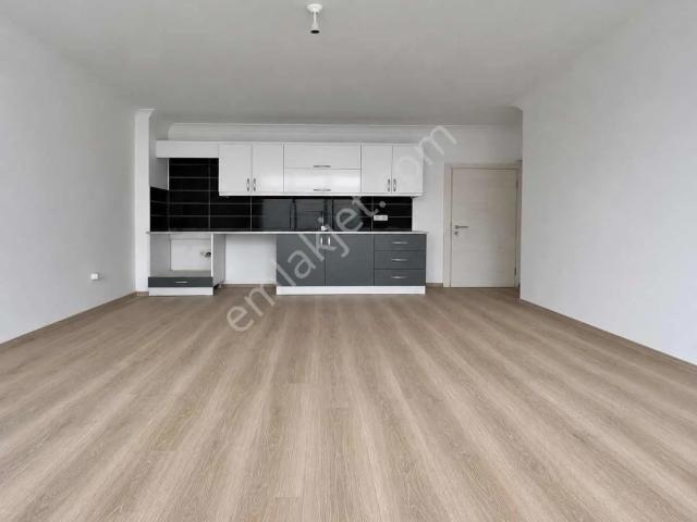 Hayatpark 4 Sitesinde Temiz Tapulu 2+1 Satılık Arakat Daire