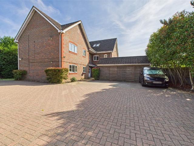Haydon Place, 33 Chapel Lane, Farnborough, Hampshire GU14, 1 bed flat to rent, £1,050 pcm | PrimeLocation