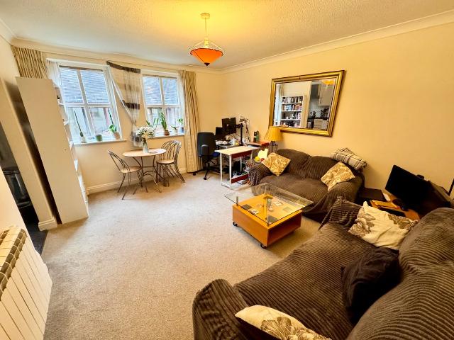 Haydon Place, Guildford GU1, 1 bed flat to rent, £1,250 pcm | PrimeLocation