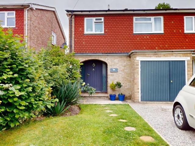 Haydon Road, Didcot 3 bed semi detached house to rent £1,800 pcm £415 pw