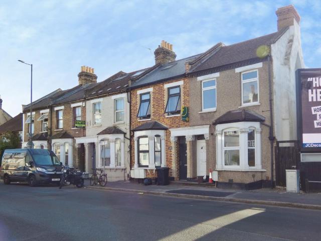 Haydons Road, LONDON 4 bed house to rent £2,750 pcm £635 pw