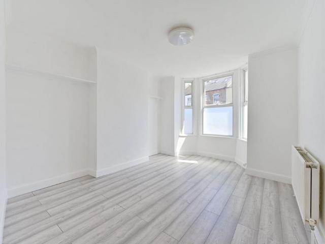 Haydons Road, Wimbledon, London, SW19 4 bed end of terrace house to rent £2,995 pcm £691 pw