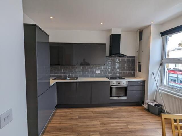 Haydons Road, Wimbledon SW19, 2 bed flat to rent, £2,000 pcm | PrimeLocation