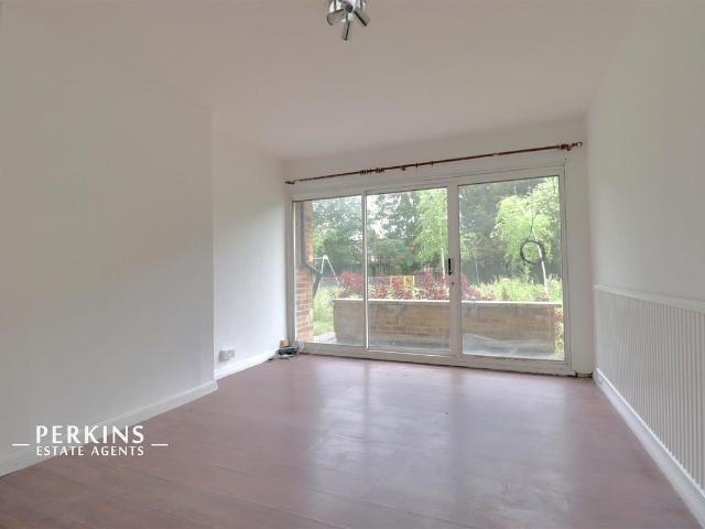 Hayes UB3, 2 bed flat to rent, £1,800 pcm | PrimeLocation