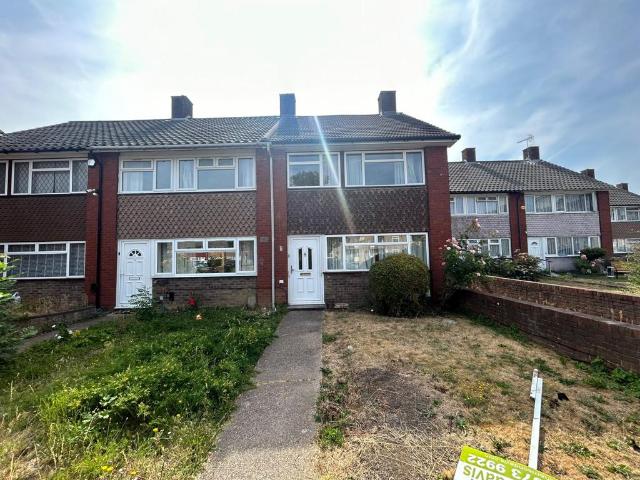 HAYES UB4 3 bed end of terrace house to rent £2,345 pcm £541 pw