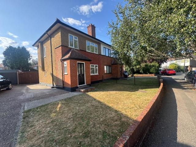 HAYES, UB4 3 bed semi detached house £2,500 pcm £577 pw