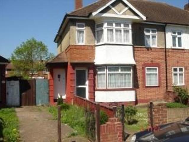 Hayes UB4 2 bed flat to rent £1,700 pcm £392 pw