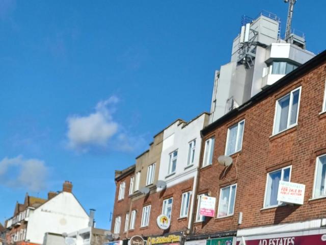 Hayes UB4, 4 bed flat to rent, £2,000 pcm | PrimeLocation