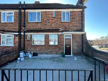 Hayes UB4, 4 bed flat to rent, £2,375 pcm | PrimeLocation