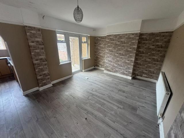 HAYES, UB4 4 bed semi detached house to rent £2,300 pcm £531 pw