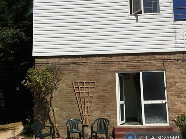 Hayes Close, Chichester, PO18 1 bed flat to rent £830 pcm £192 pw