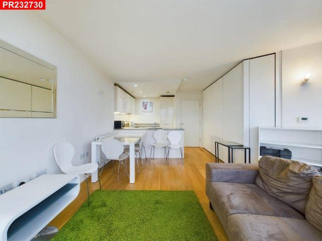 Hayes & Harlington – 3 Bedrooms Flat 3 bed flat to rent £2,266 pcm £523 pw
