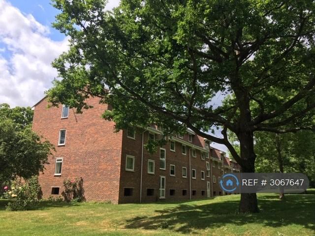 Hayes Lane, Beckenham, BR3 2 bed flat to rent £1,695 pcm £391 pw