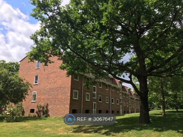 Hayes Lane, Beckenham BR3, 2 bed flat to rent, £1,700 pcm | PrimeLocation
