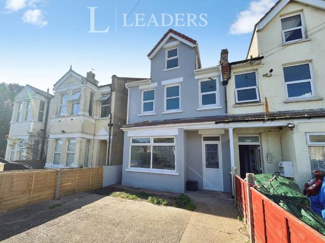 Hayes Road, Clacton on Sea, Essex, CO15 5 bed terraced house to rent £2,100 pcm £485 pw