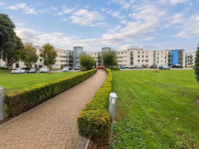 Hayes Road, Penarth, CF64 2 bed apartment to rent £1,175 pcm £271 pw