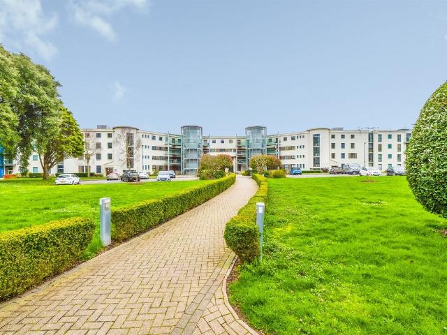 Hayes Road, Penarth CF64, 2 bed flat to rent, £1,175 pcm | PrimeLocation