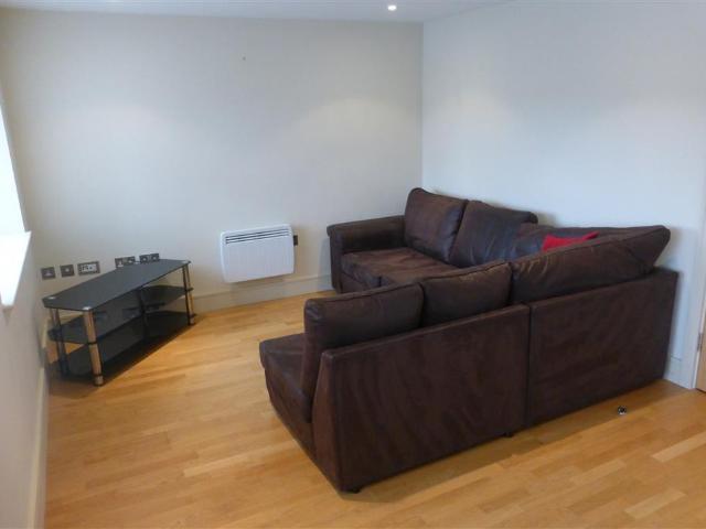Hayes Road, Sully, PENARTH 2 bed flat to rent £1,200 pcm £277 pw
