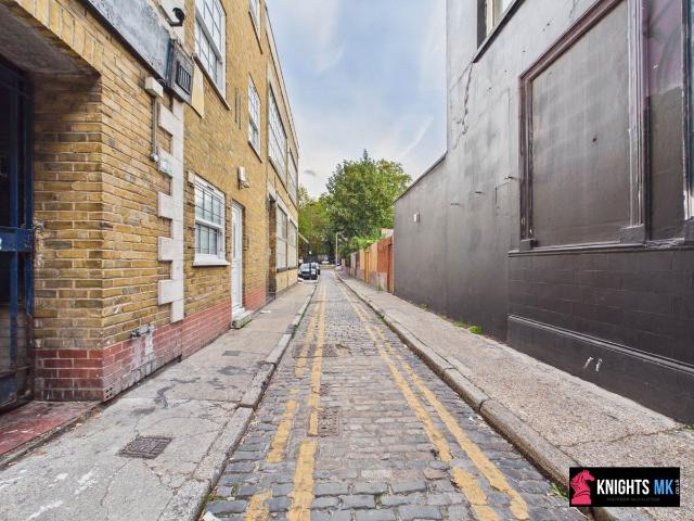 Hayfield Passage, London E1, 1 bed flat to rent, £1,350 pcm | PrimeLocation