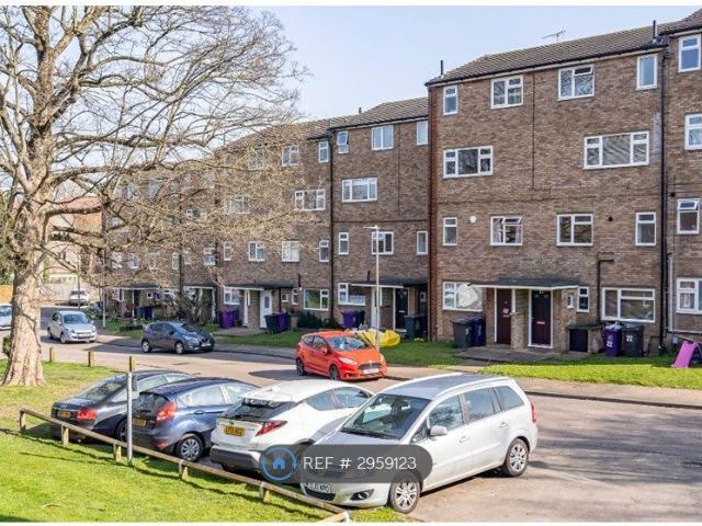Haygarth, Knebworth SG3, 2 bed flat to rent, £1,300 pcm | PrimeLocation