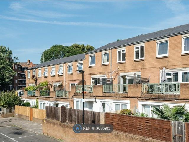 Hayling Close, London N16, 3 bed maisonette to rent, £3,000 pcm | PrimeLocation