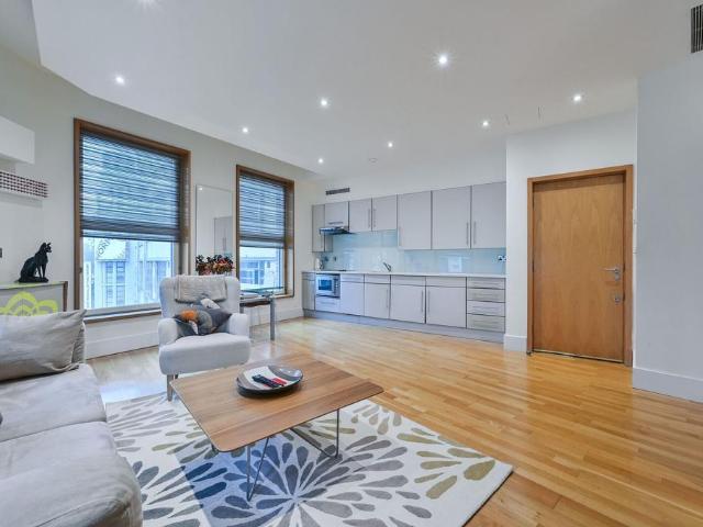 Haymarket, St James's, London, SW1Y 1 bed flat to rent £4,334 pcm £1,000 pw
