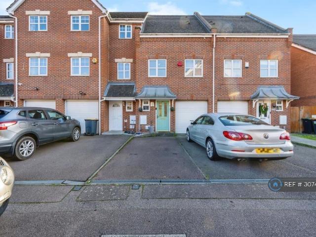 Haynes Road, Bedford, MK42 3 bed terraced house to rent £1,550 pcm £358 pw
