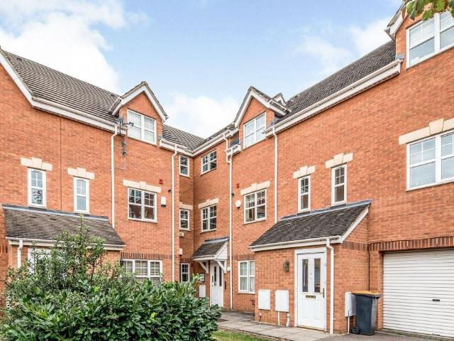 Haynes Road, Bedford MK42, 2 bed flat to rent, £1,100 pcm | PrimeLocation