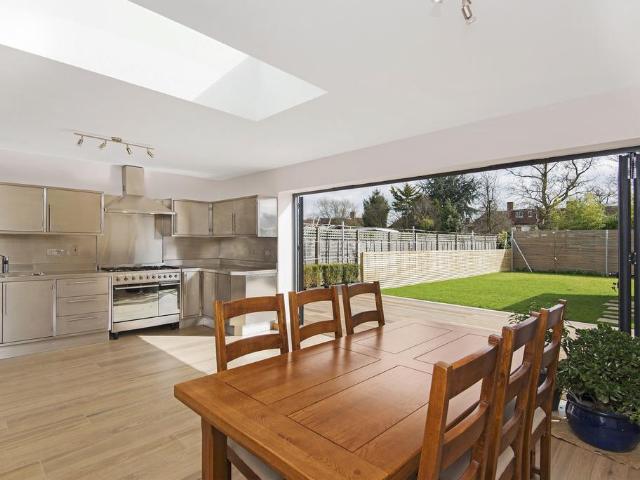 Haynt Walk, SW20 5 bed house to rent £3,500 pcm £808 pw