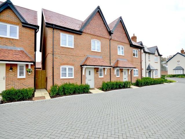 Hazylwood, Wokingham RG40, 3 bed end terrace house to rent, £2,100 pcm | PrimeLocation