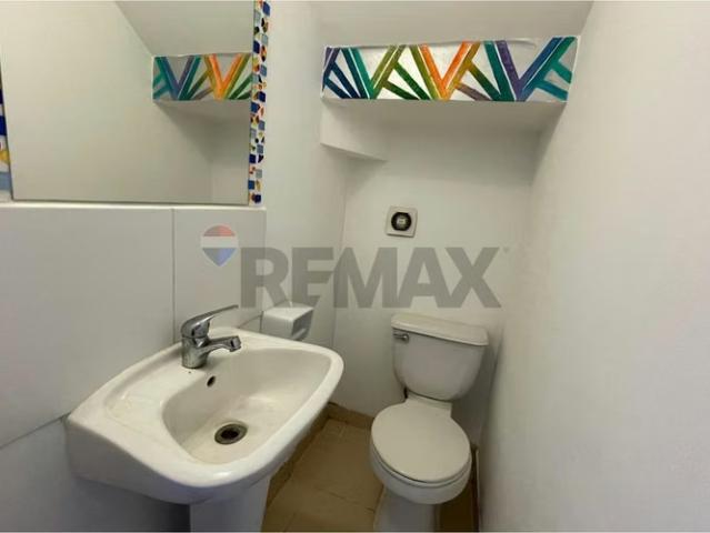 Haz tuya esta casa de 5d+3b en el rosal de maipú! 5 dormitorios por 4100.00 en Maipú