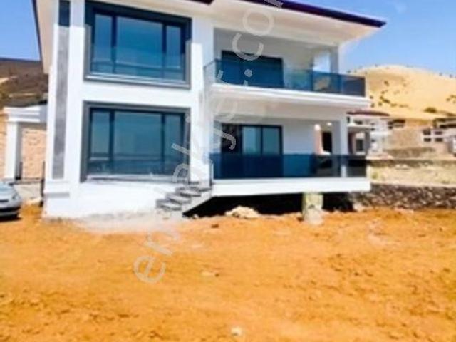 Hazar Gölünde 4+1 Harika Villa