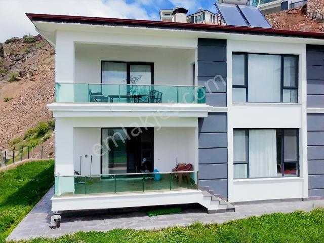 Hazar Gölünde 750 M² Alan İçinde 2 Katlı Satılık Villa