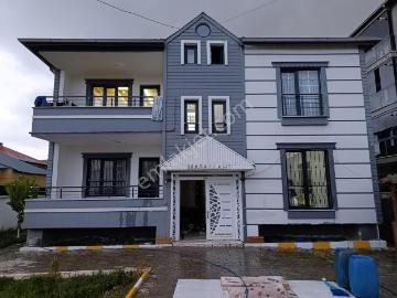 Hazar'dan İskele'de 550 M2 Arsa İçerisinde Modern Müstakil Yapı