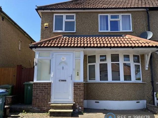 Hazel Tree Road, Watford, WD24 3 bed semi detached house to rent £1,825 pcm £421 pw