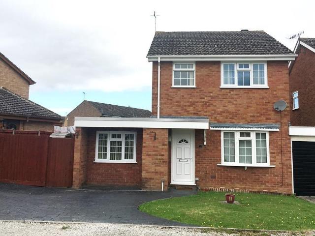 Hazel Avenue, Evesham 3 bed link detached house to rent £1,300 pcm £300 pw