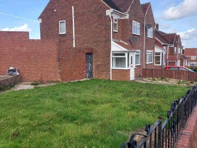 Hazel Avenue, Sunderland 2 bed semi detached house to rent £850 pcm £196 pw