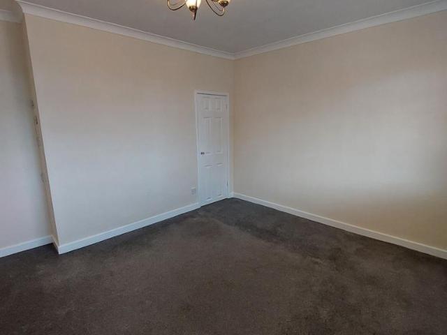 Hazel Avenue, Sunderland 2 bed semi detached house to rent £850 pcm £196 pw