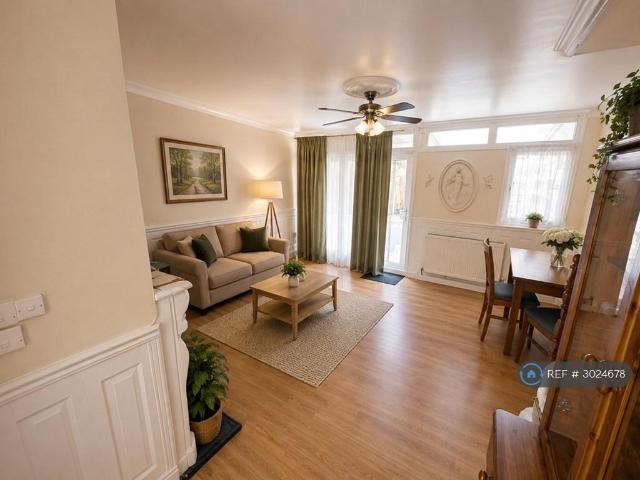 Hazel Close, London, SE15 3 bed terraced house to rent £2,800 pcm £646 pw