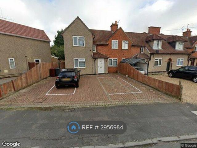 Hazel Crescent, Reading RG2, 4 bed end terrace house to rent, £2,300 pcm | PrimeLocation