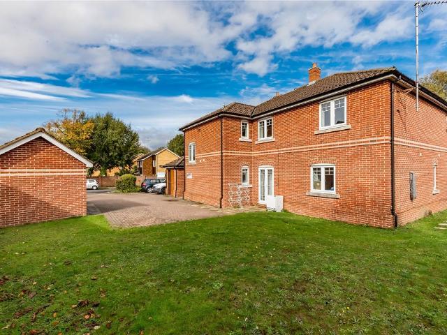 Hazel Gate, 1 Hazel Avenue, Farnborough GU14, 1 bed flat to rent, £1,050 pcm | PrimeLocation