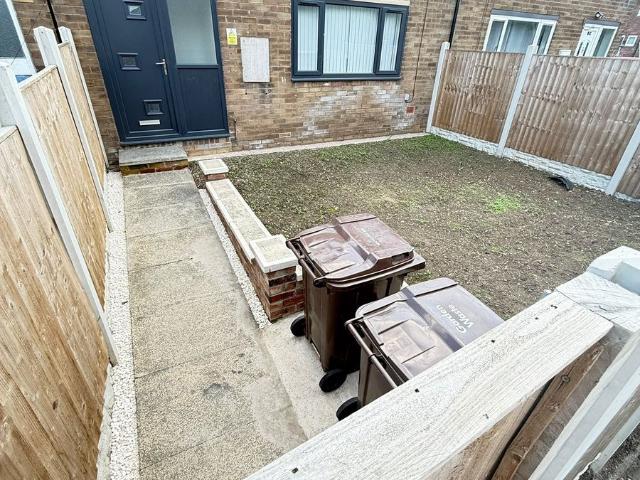 Hazel Road, Knottingley WF11, 2 bed flat to rent, £750 pcm | PrimeLocation