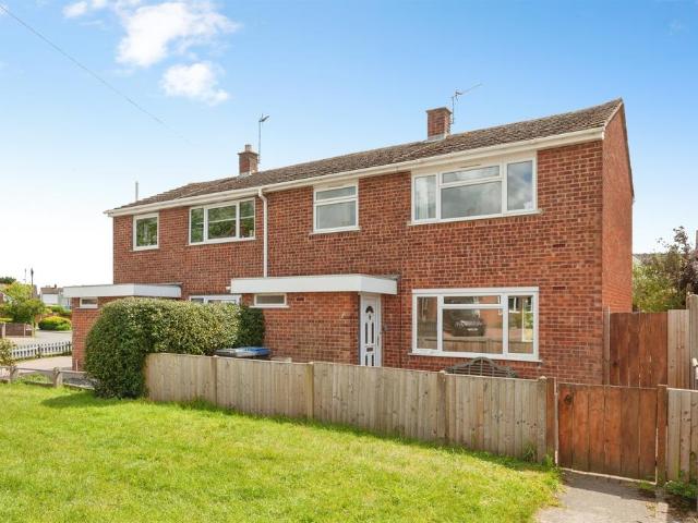 Hazel Street, Leicester, LE9 3 bed semi detached house to rent £1,100 pcm £254 pw