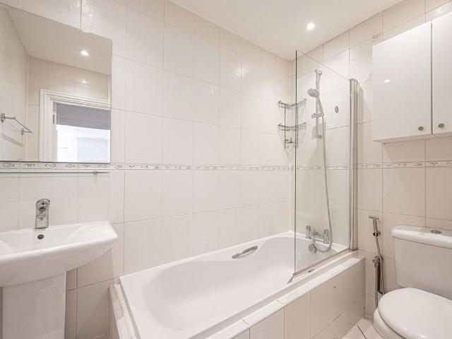 Hazelmere Court, Hendon, London NW4, 2 bed flat to rent, £2,400 pcm | PrimeLocation