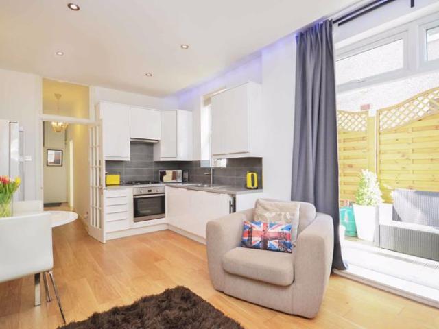 Hazelbourne Road SW12, 2 bed flat to rent, £2,800 pcm | PrimeLocation