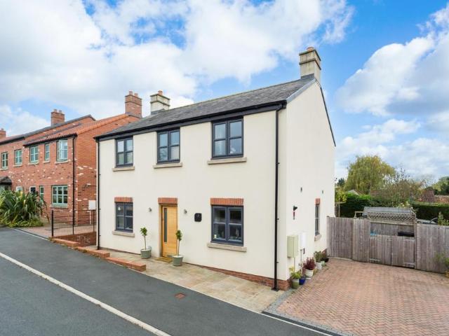 Hazeldene Fold, Minskip 3 bed detached house to rent £1,700 pcm £392 pw
