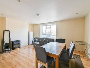 Hazelhurst Road, Earlsfield, London. 4 bed flat to rent £3,750 pcm £865 pw