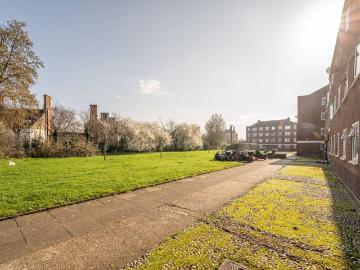 Hazelhurst Road, Tooting Broadway, London SW17, 3 bed flat to rent, £3,500 pcm | PrimeLocation