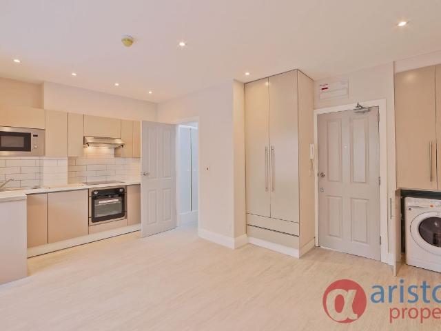 Hazellville Road, Archway N19, Studio to rent, £1,500 pcm | PrimeLocation