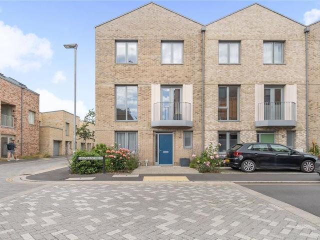 Hazell Street, Cambridge. 5 bed end of terrace house to rent £3,500 pcm £808 pw